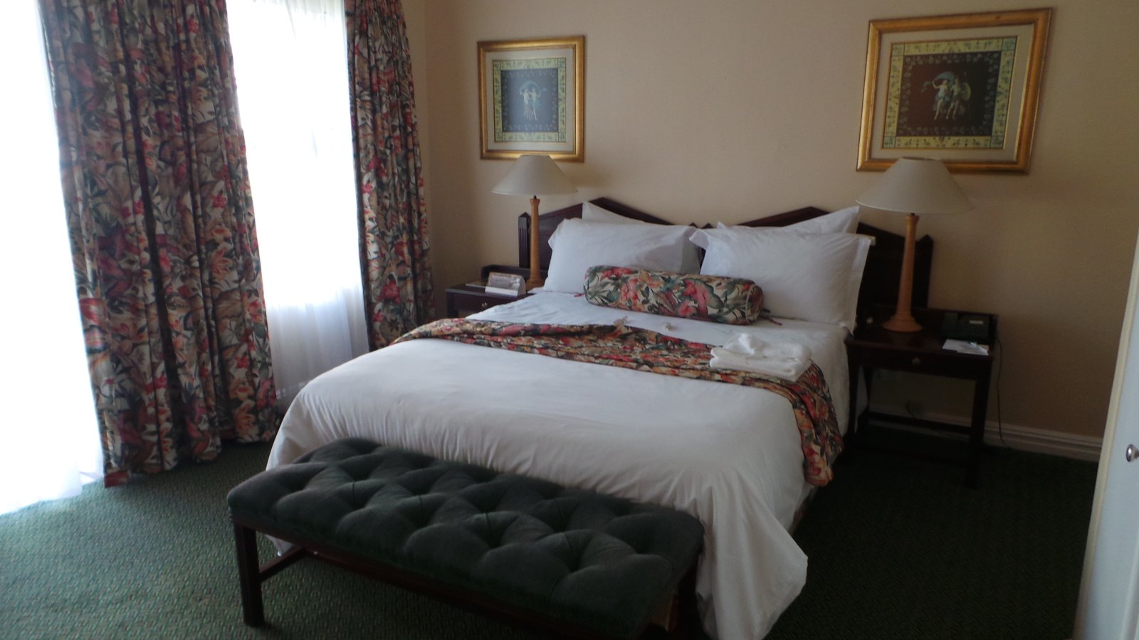 Courtyard Hotel01